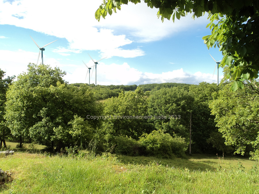 Le Pech Rouzet avec les éoliens